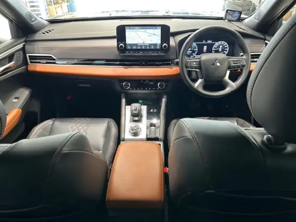 2022 Mitsubishi Outlander — photo 2
