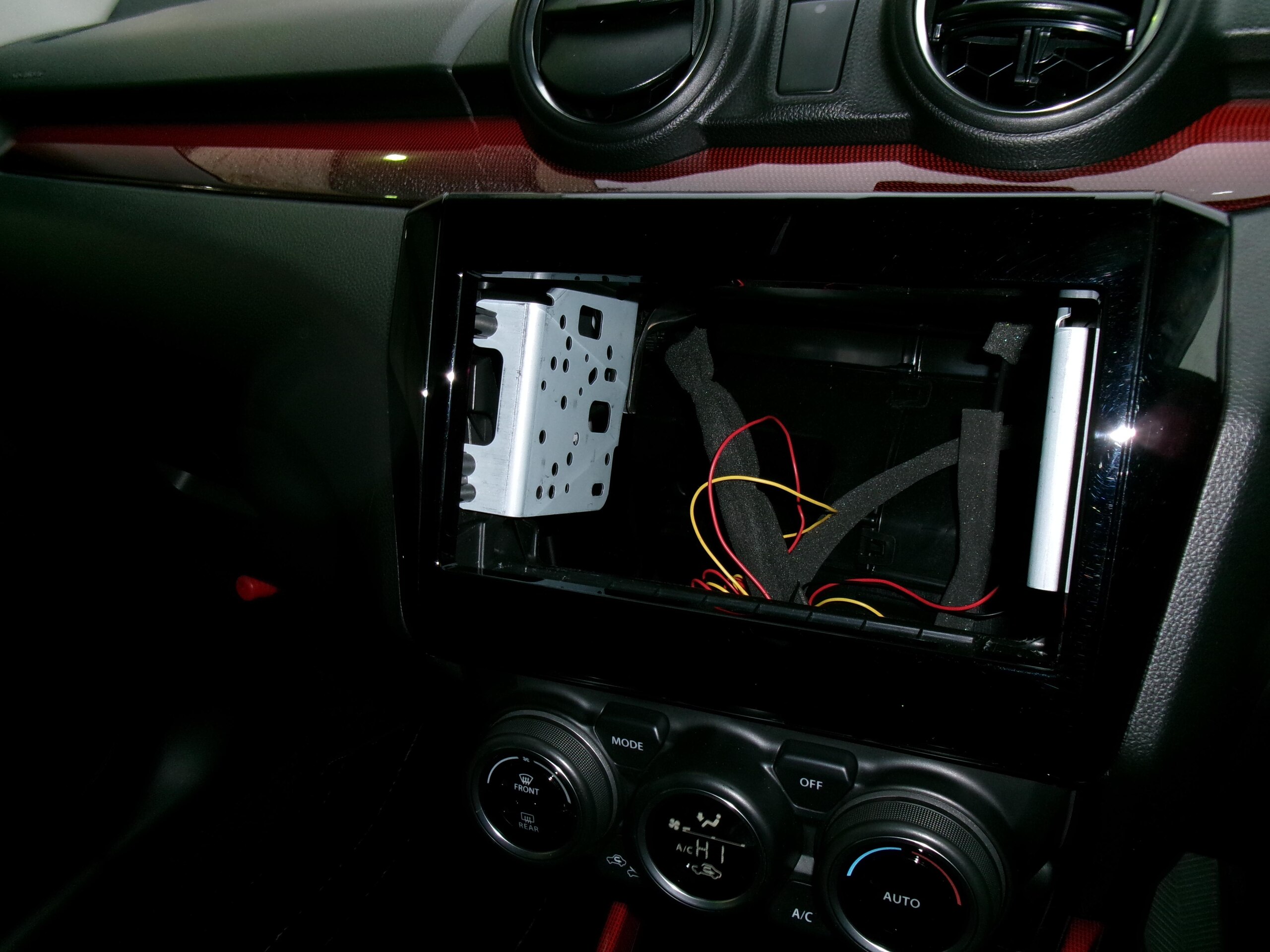 2025 Suzuki Swift — photo 3