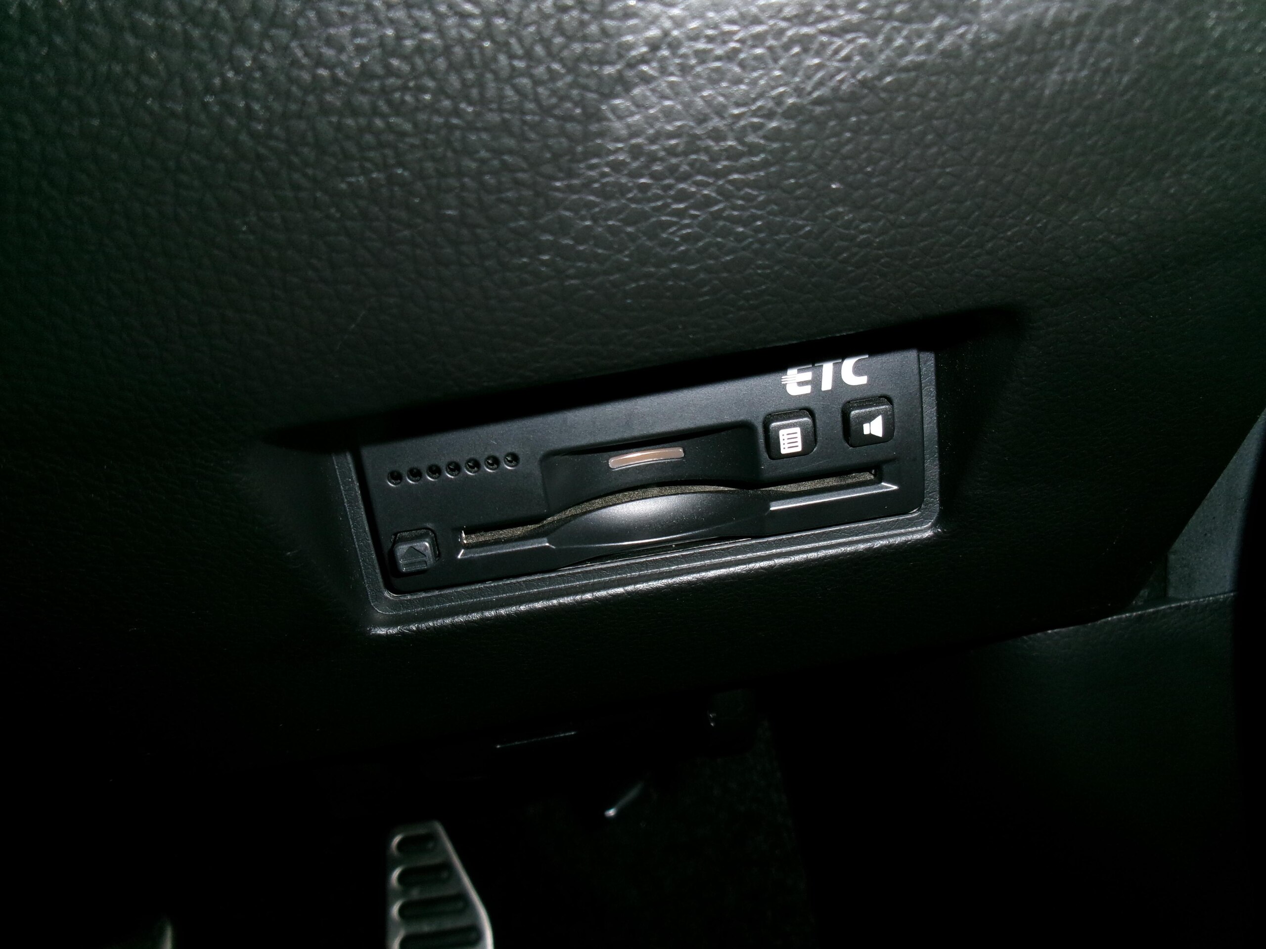 Suzuki Swift Sport 1.4 with 360-Degree Monitor and Seat Heaters (Flame Orange PM Black Two-Tone Roof) — photo 7