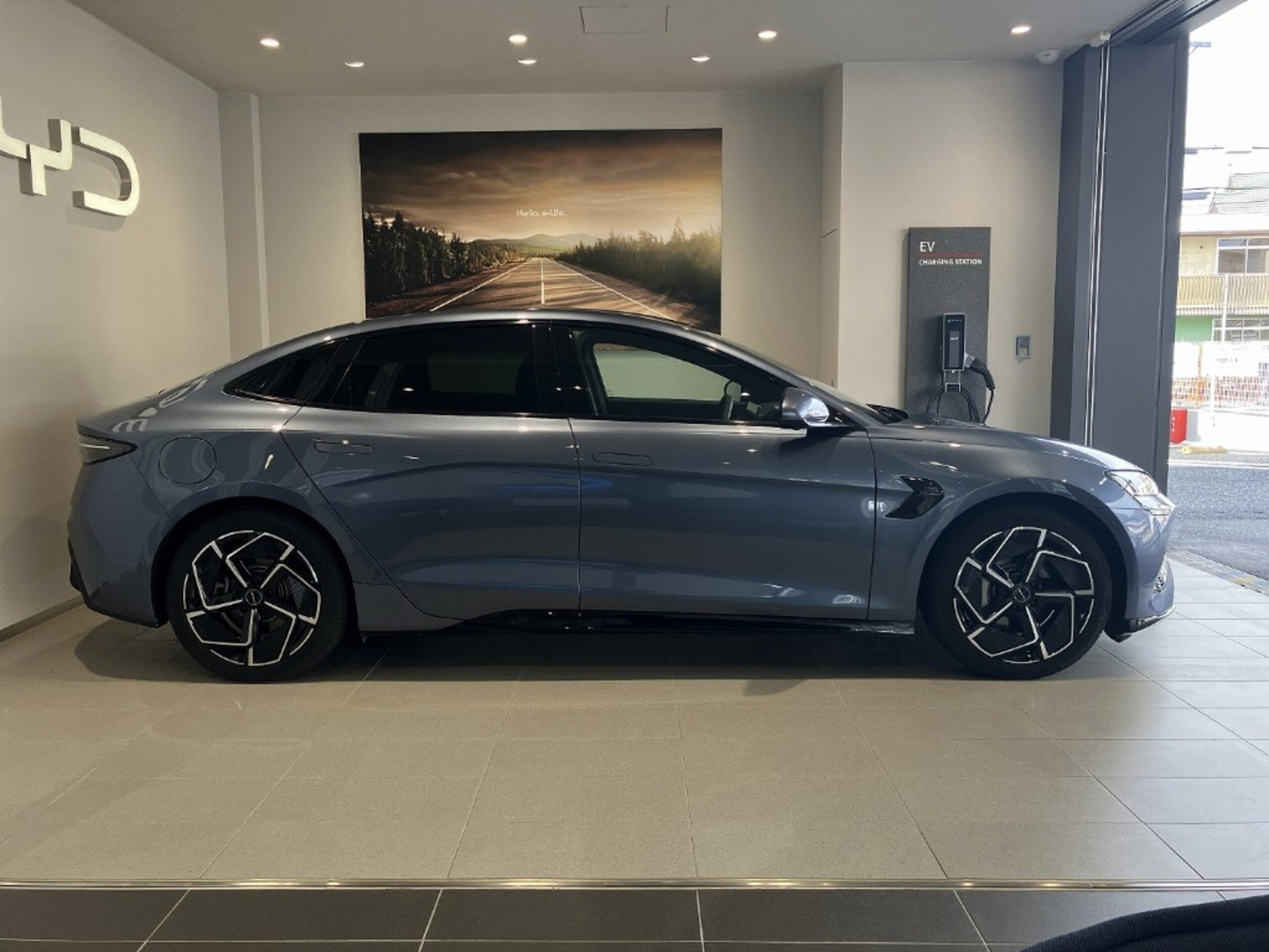 BYD Seal AWD with Display Audio, Seat Heaters, Blind Spot Monitor, Power Seats, Alloy Wheels (Arctic Blue) — photo 7