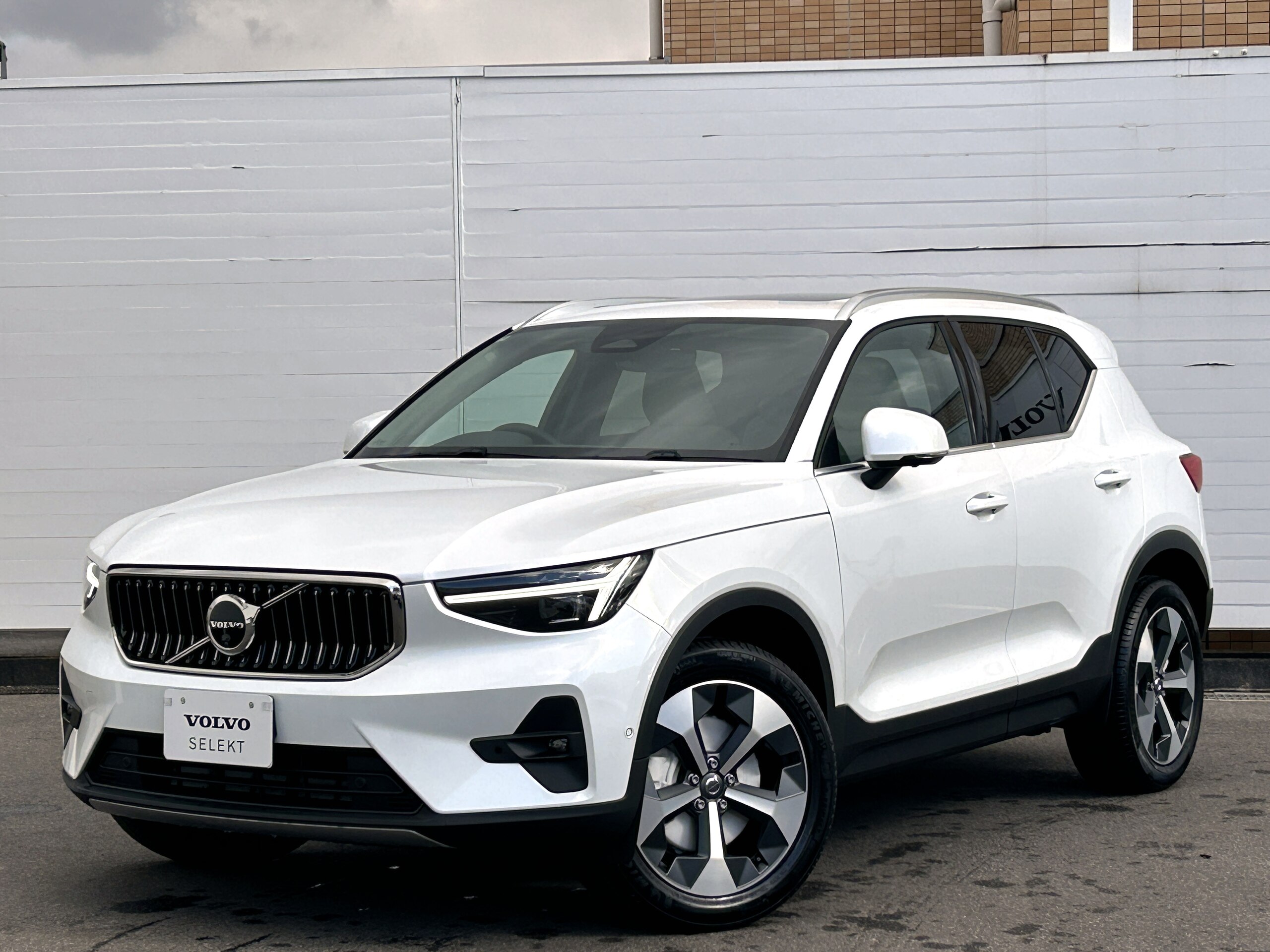 2025 Volvo Xc40 — photo 3