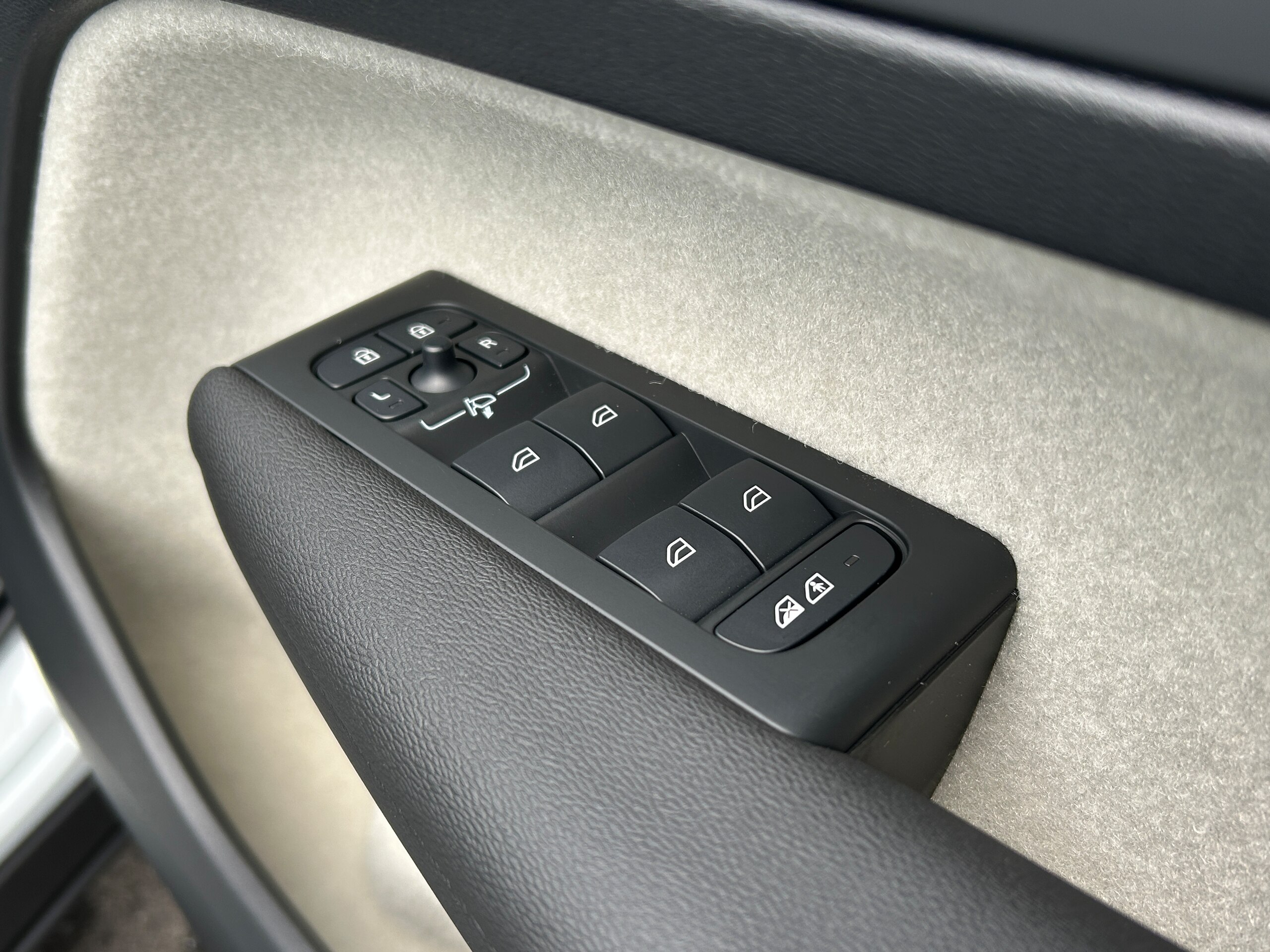 Volvo XC40 Ultra B4 AWD 4WD — photo 9