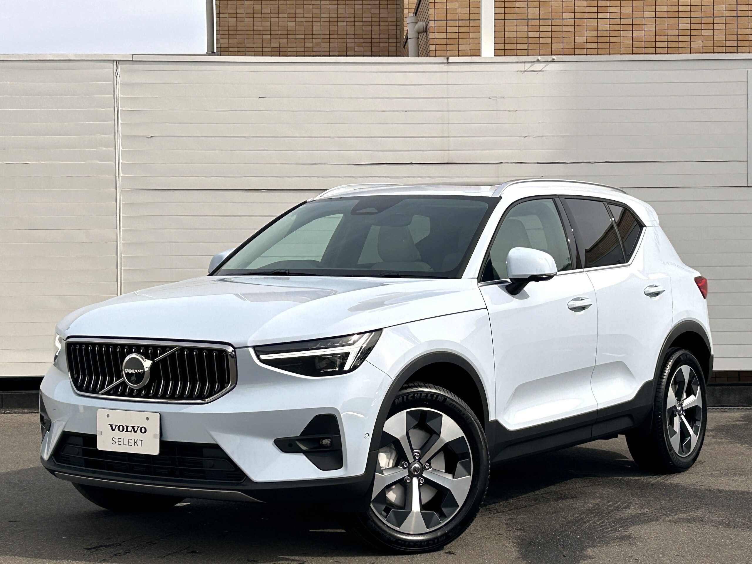 2025 Volvo Xc40 — photo 3