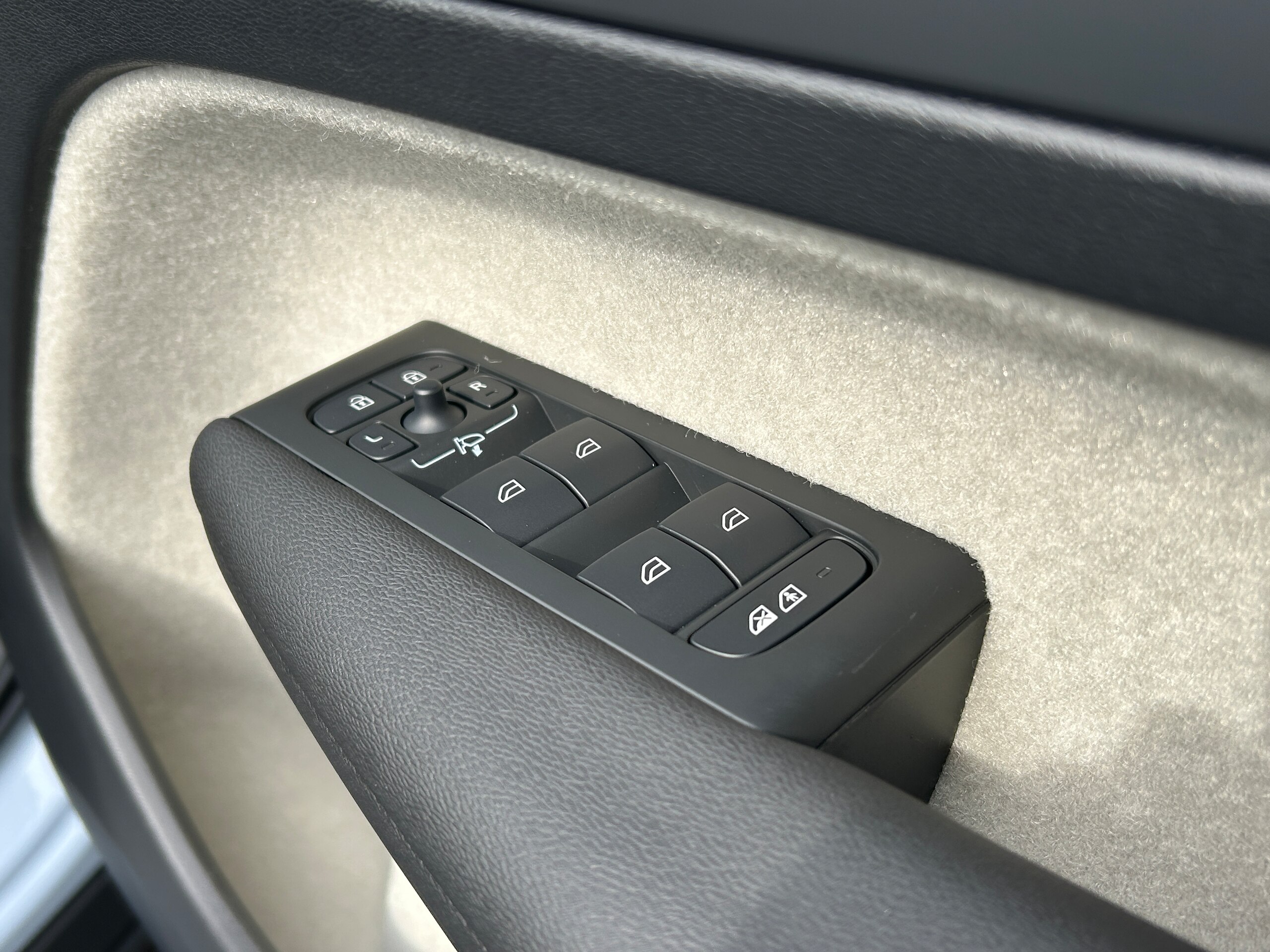 Volvo XC40 Ultra B4 AWD 4WD — photo 9