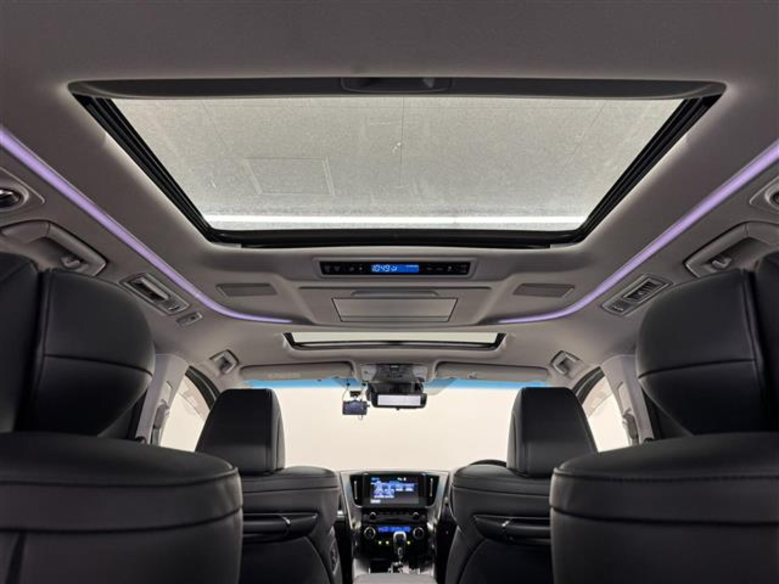 2019 Toyota Alphard — photo 3