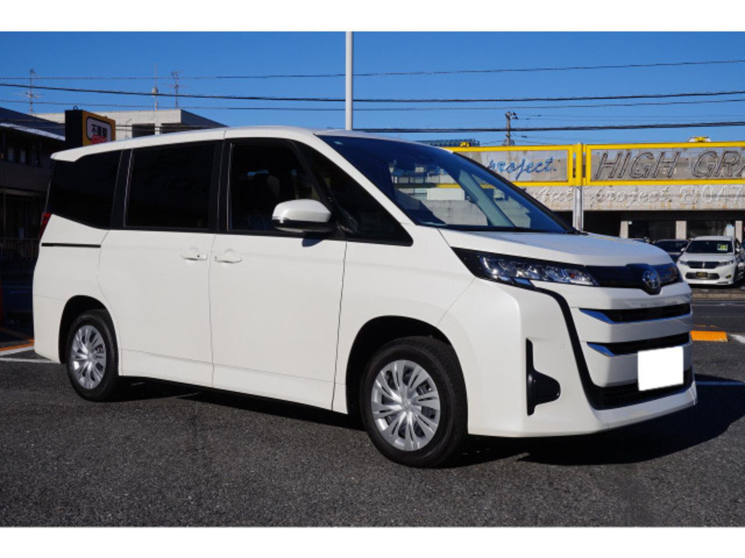 Toyota Noah 2.0 X Welcab Wheelchair Specification Type II with Third Seat, Pull-out Ramp, 4WD, Hail Damage, Bilateral Power Sliding Doors — photo 8