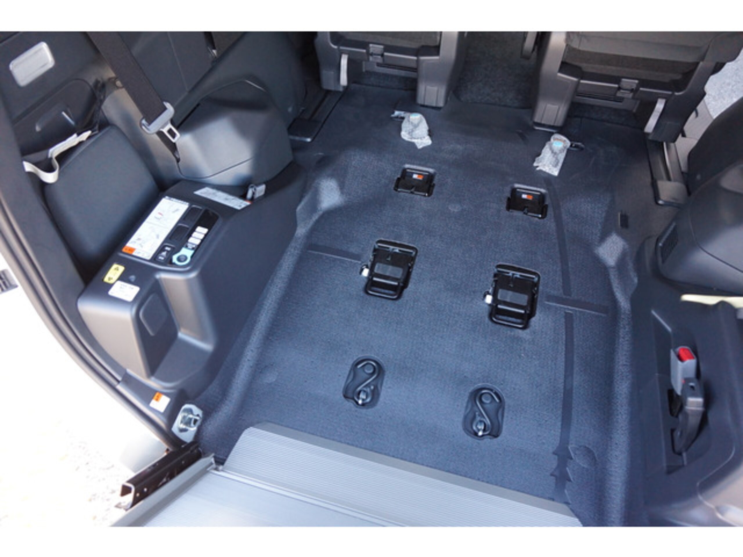 2026 Toyota Noah — photo 3