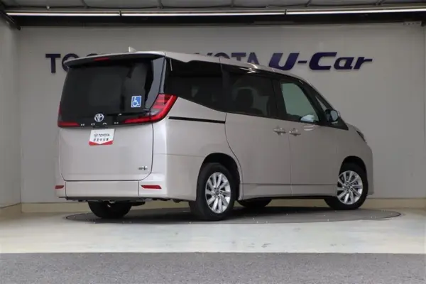 2024 Toyota Noah — photo 3 | Tuminion Kenya