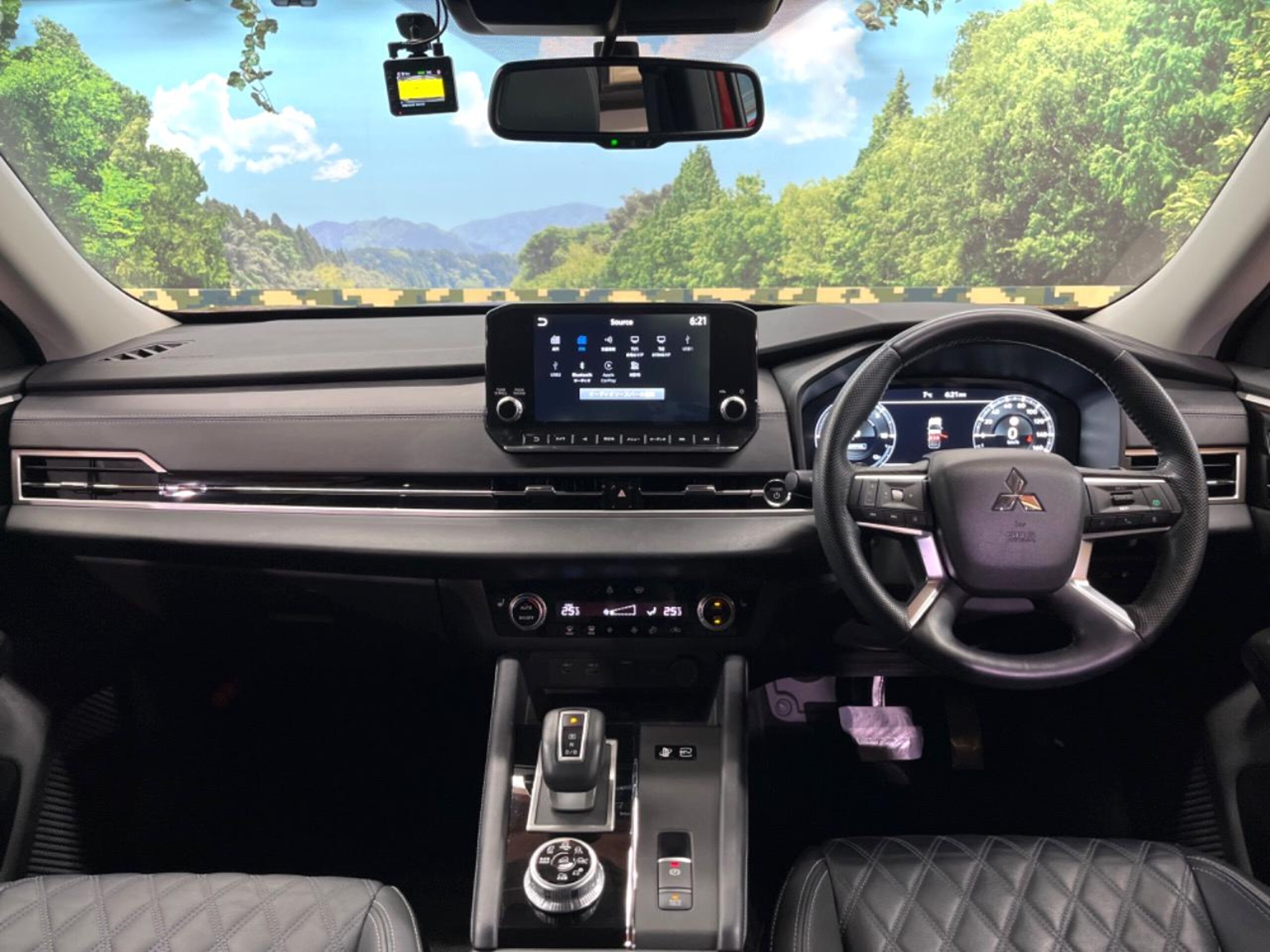 2024 Mitsubishi Outlander — photo 2