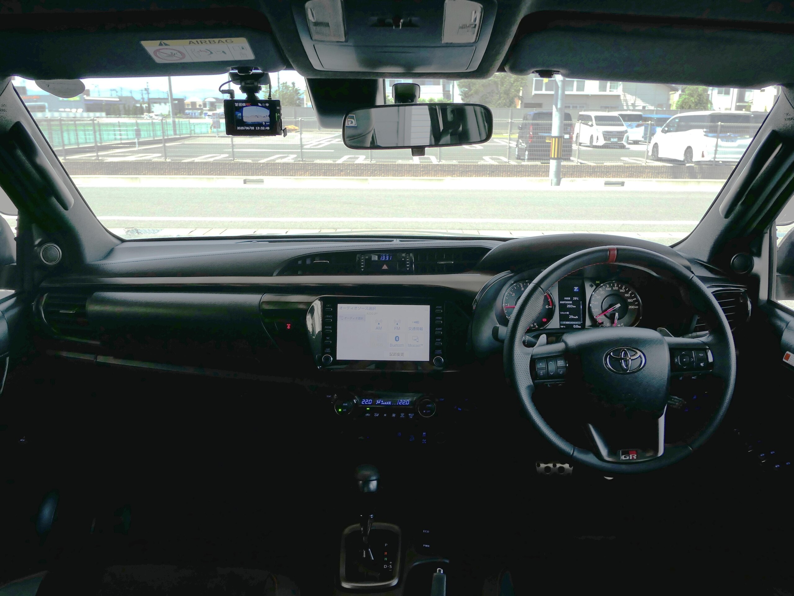 2024 Toyota Hilux — photo 3