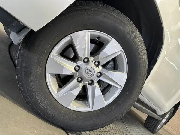 Toyota Land Cruiser Prado 2.8 TX L Package Diesel Turbo 4WD — photo 9