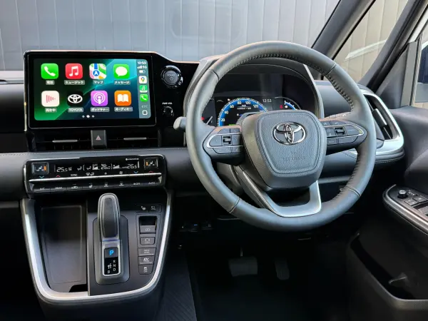 Toyota Noah 1.8 Hybrid S-Z Annual Updated Model 13.2-inch OLED Rear Seat Display Team Mate Advanced Park Comfort Convenience Package Hi Digital Inner Mirror Universal Step Head-Up Display Apple CarPlay Triple LED Headlights (Platinum White Pearl Mica) — photo 8