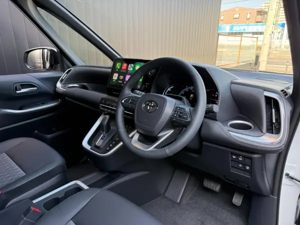 Toyota Noah 1.8 Hybrid S-Z Annual Updated Model 13.2-inch OLED Rear Seat Display Team Mate Advanced Park Comfort Convenience Package Hi Digital Inner Mirror Universal Step Head-Up Display Apple CarPlay Triple LED Headlights (Platinum White Pearl Mica) — photo 9