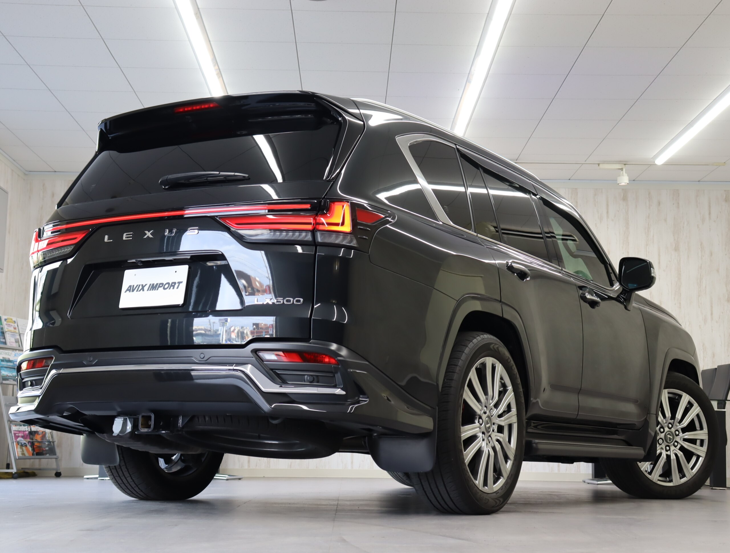 2022 Lexus Lx — photo 2