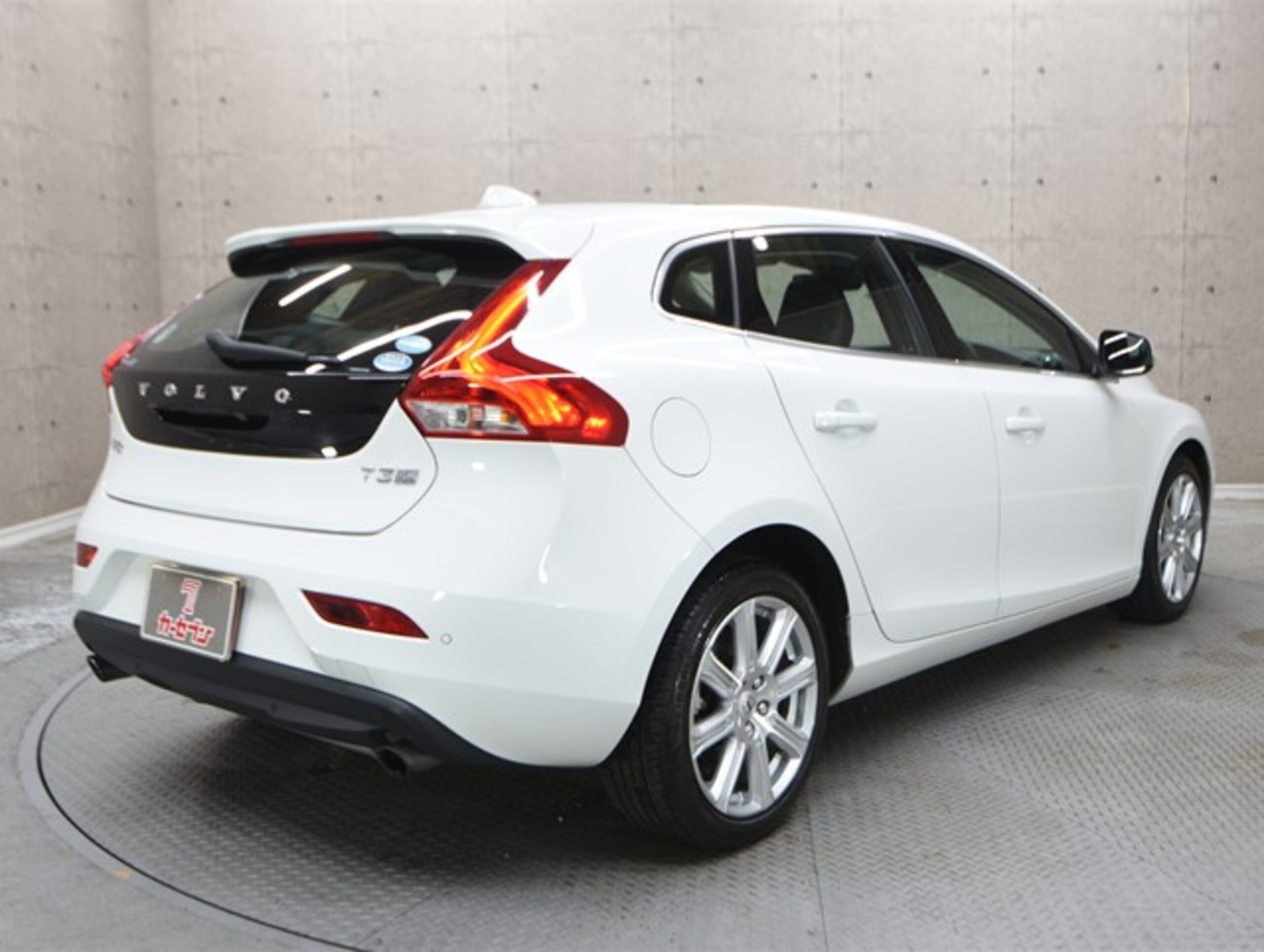 2020 Volvo V40 — photo 2