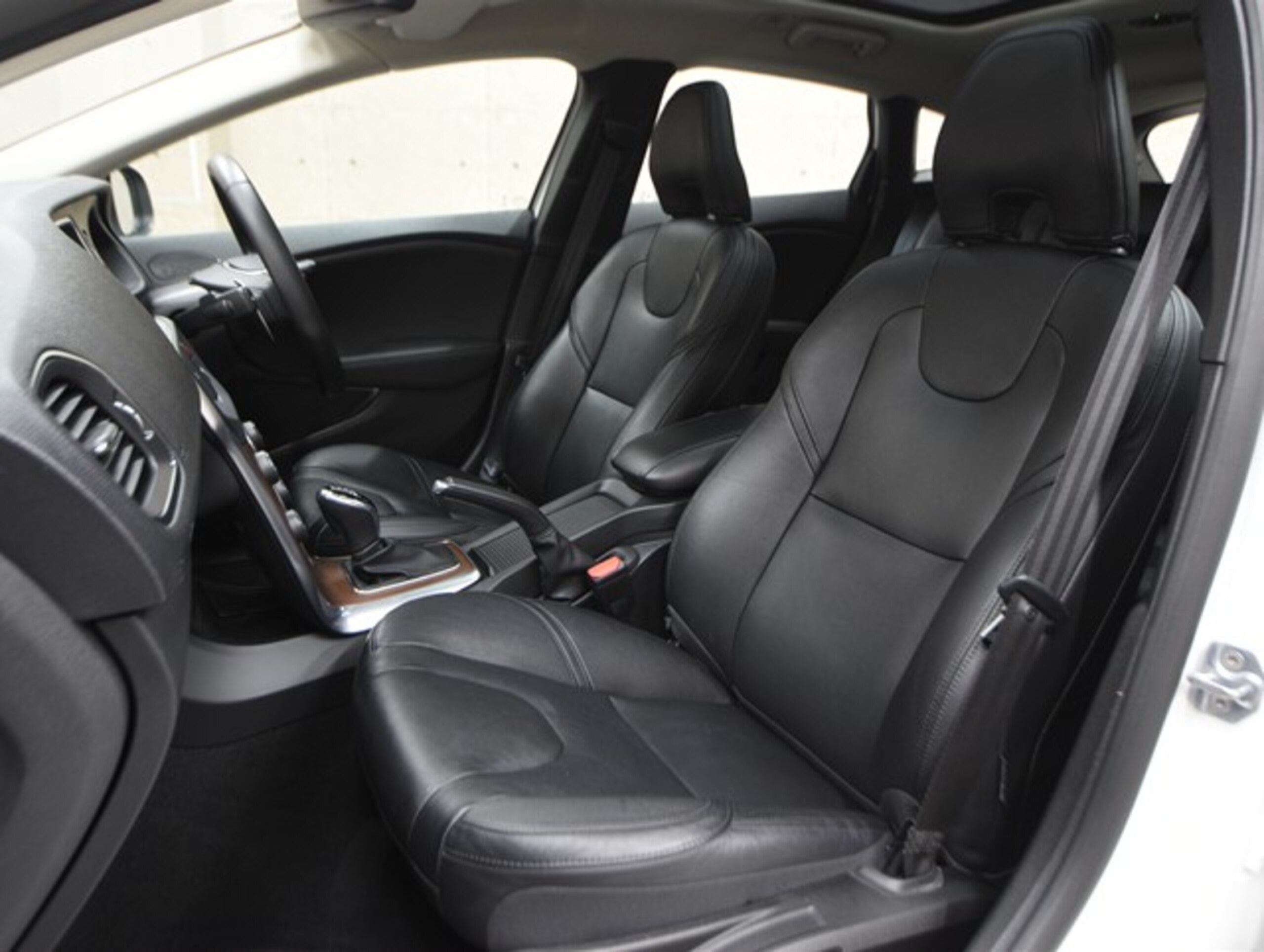 Volvo V40 T3 Inscription Final Model — photo 8