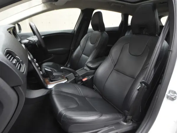 Volvo V40 T3 Inscription Final Model — photo 8