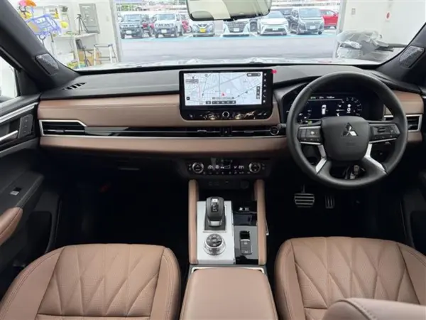 2025 Mitsubishi Outlander — photo 2