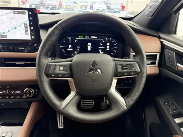 2025 Mitsubishi Outlander — photo 3