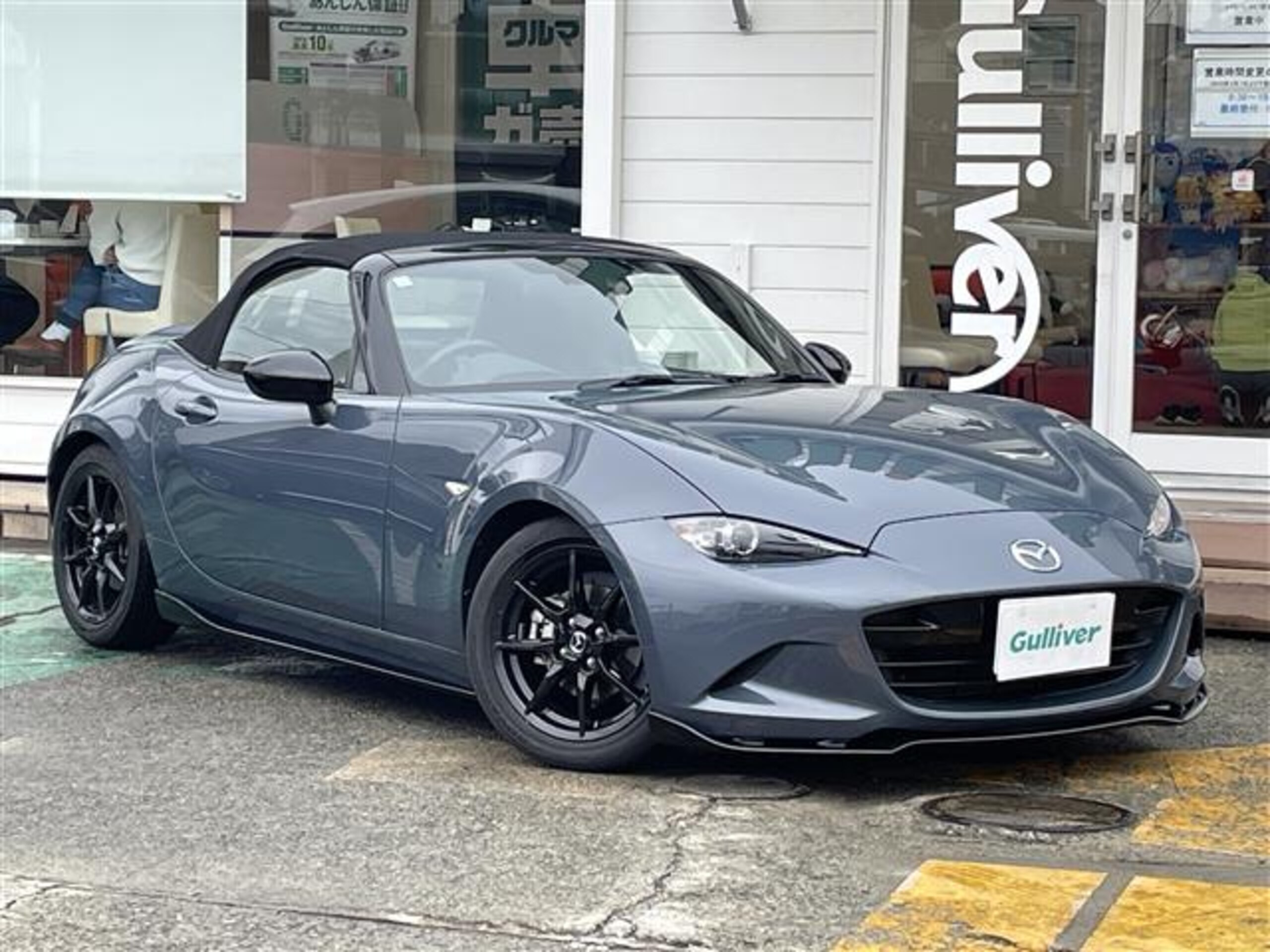 2021 Mazda Roadster — photo 2