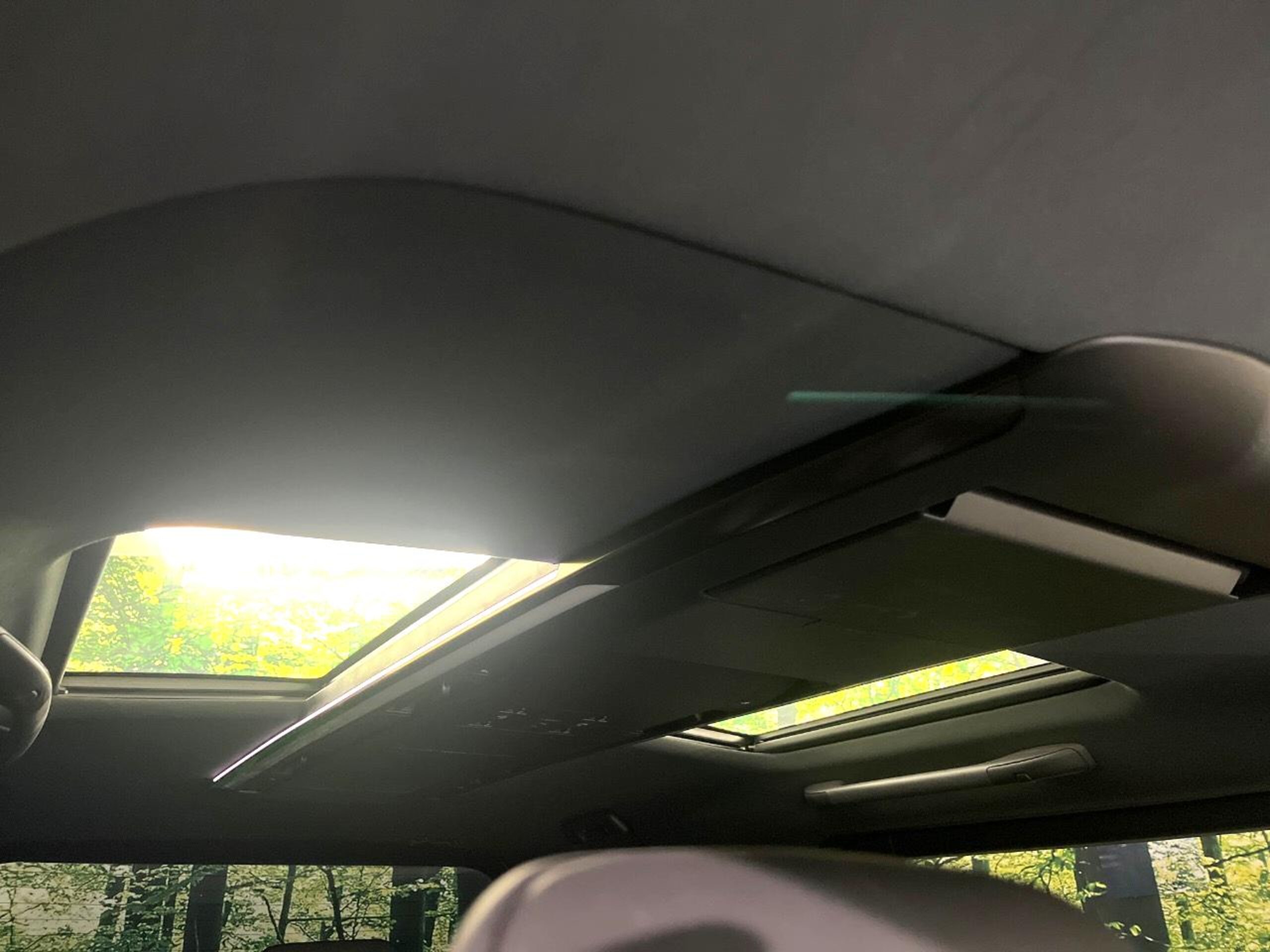 2025 Toyota Alphard — photo 3