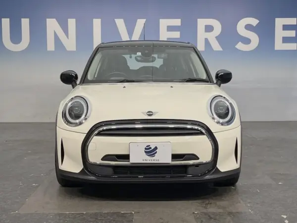 Mini Cooper 5-Door DCT Classic Trim Active Cruise Driving Assist Package Genuine Navi Back Camera Apple CarPlay LED Headlamps Comfort Access Built-in ETC Room Mirror (Pepper White Solid) — photo 9