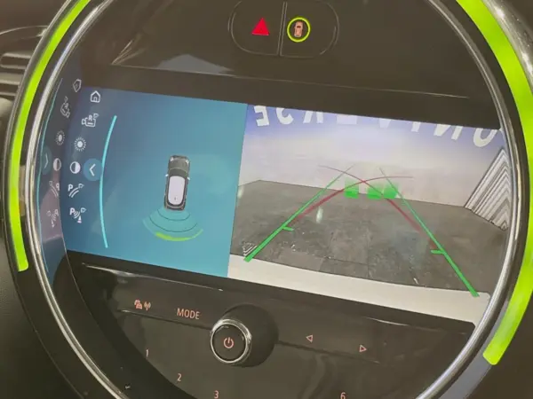 Mini Cooper 5-Door DCT Classic Trim Active Cruise Driving Assist Package Genuine Navi Back Camera Apple CarPlay LED Headlamps Comfort Access Built-in ETC Room Mirror (Pepper White Solid) — photo 7