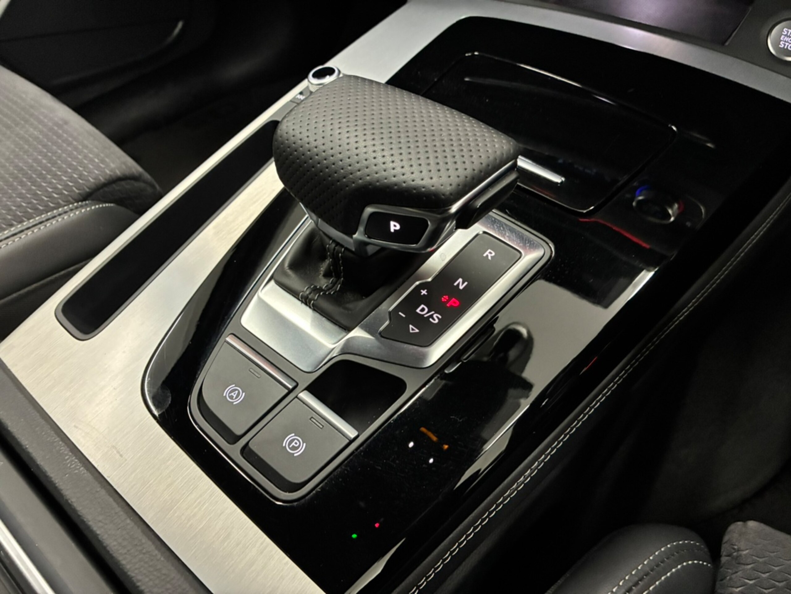 Audi Q5 40 TDI Quattro S Line Diesel Turbo 4WD — photo 9