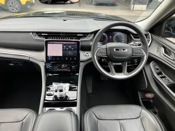 2023 Jeep Grand Cherokee — photo 2