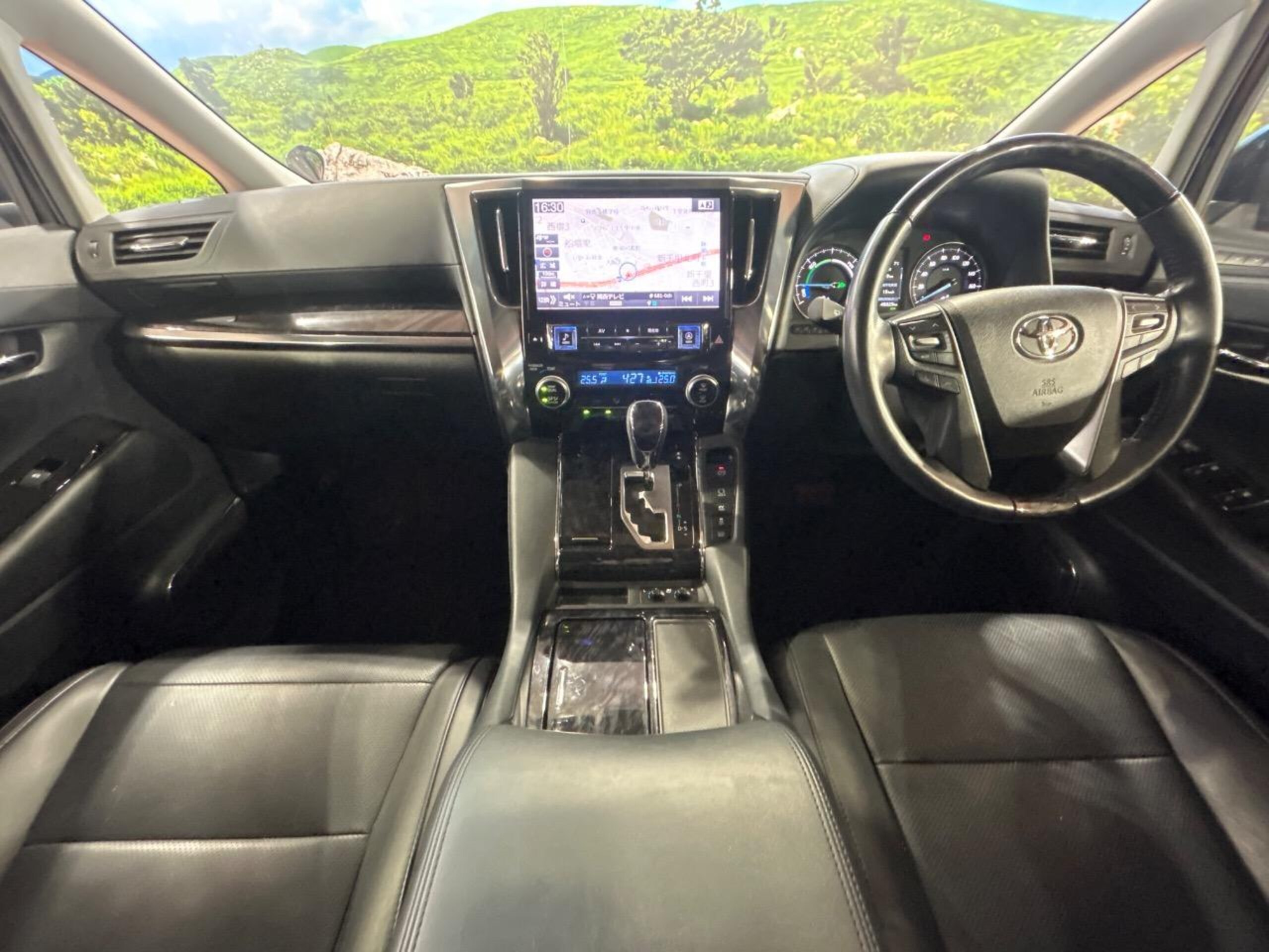 2020 Toyota Alphard — photo 2
