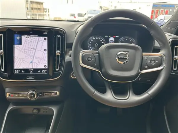 2022 Volvo Xc40 — photo 3