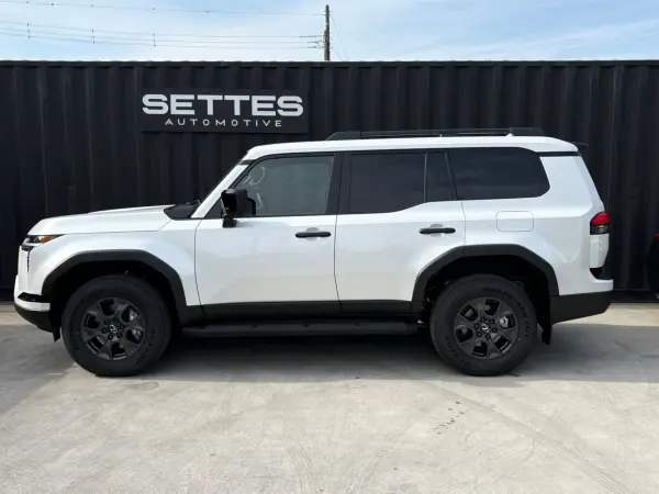 2025 Lexus Gx — photo 2