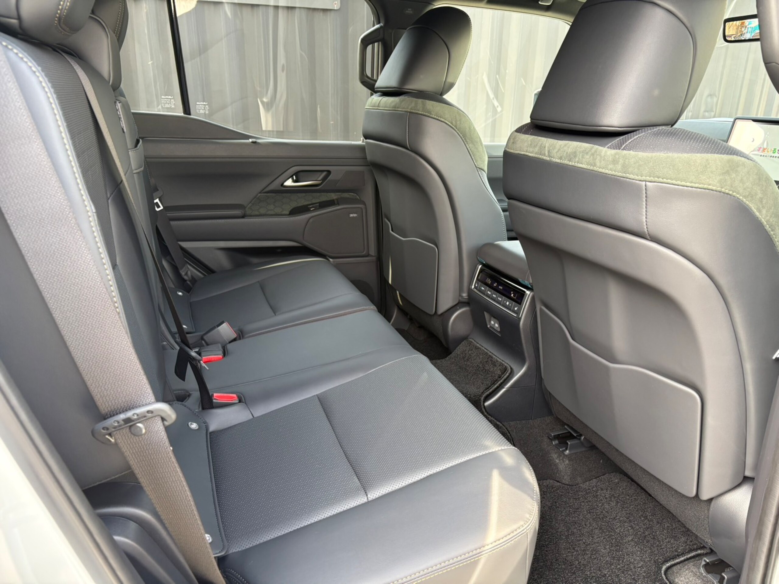 Lexus GX550 OverTrail Plus 4WD Mark Levinson Moonroof Digital Inner Mirror Cool Box Panoramic View Monitor (White) — photo 9