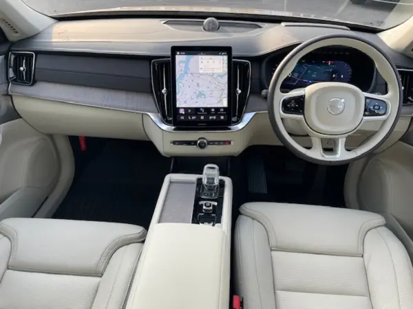 2025 Volvo Xc90 — photo 2