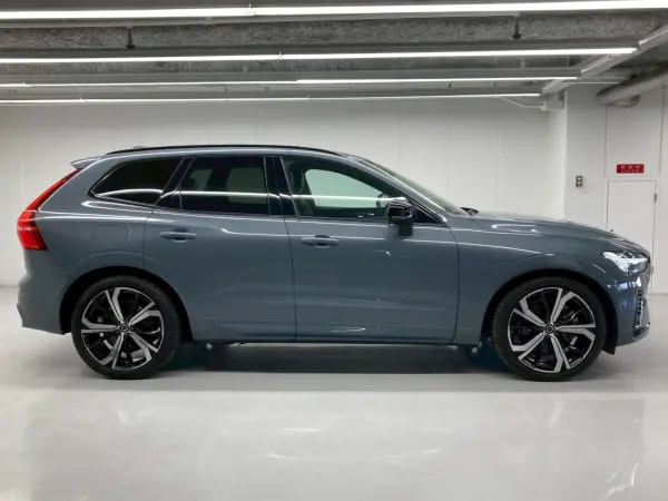 Volvo XC60 Recharge Ultimate T6 AWD Plug-in Hybrid 4WD PHEV Thunder Gray New Car 2-Year Warranty Panoramic Roof One Owner Black Leather Air Suspension Genuine 21AW Massage Heated/Cooled Seats Charging Cable Head-Up Display Harman/Kardon Adaptive Cruise (Thunder Gray Metallic) — photo 9