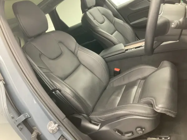 Volvo XC60 Recharge Ultimate T6 AWD Plug-in Hybrid 4WD PHEV Thunder Gray New Car 2-Year Warranty Panoramic Roof One Owner Black Leather Air Suspension Genuine 21AW Massage Heated/Cooled Seats Charging Cable Head-Up Display Harman/Kardon Adaptive Cruise (Thunder Gray Metallic) — photo 7