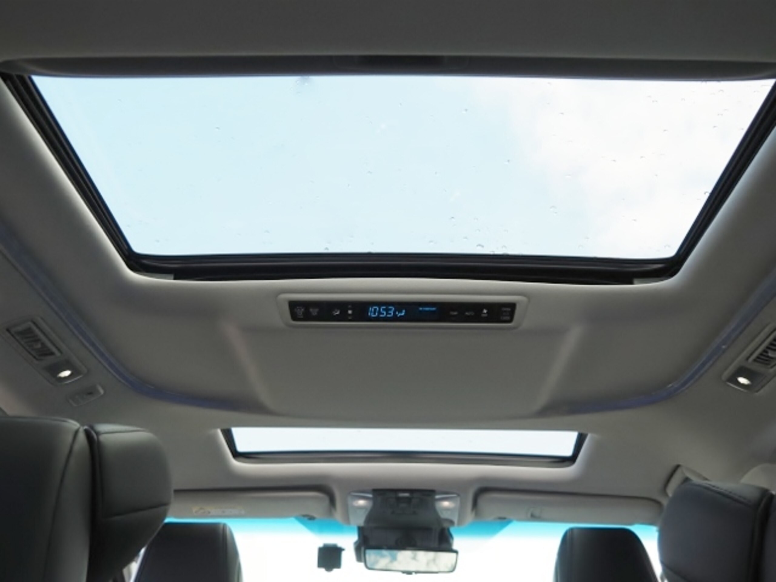 Toyota Alphard Hybrid 2.5 SR C Package E-Four 4WD — photo 7