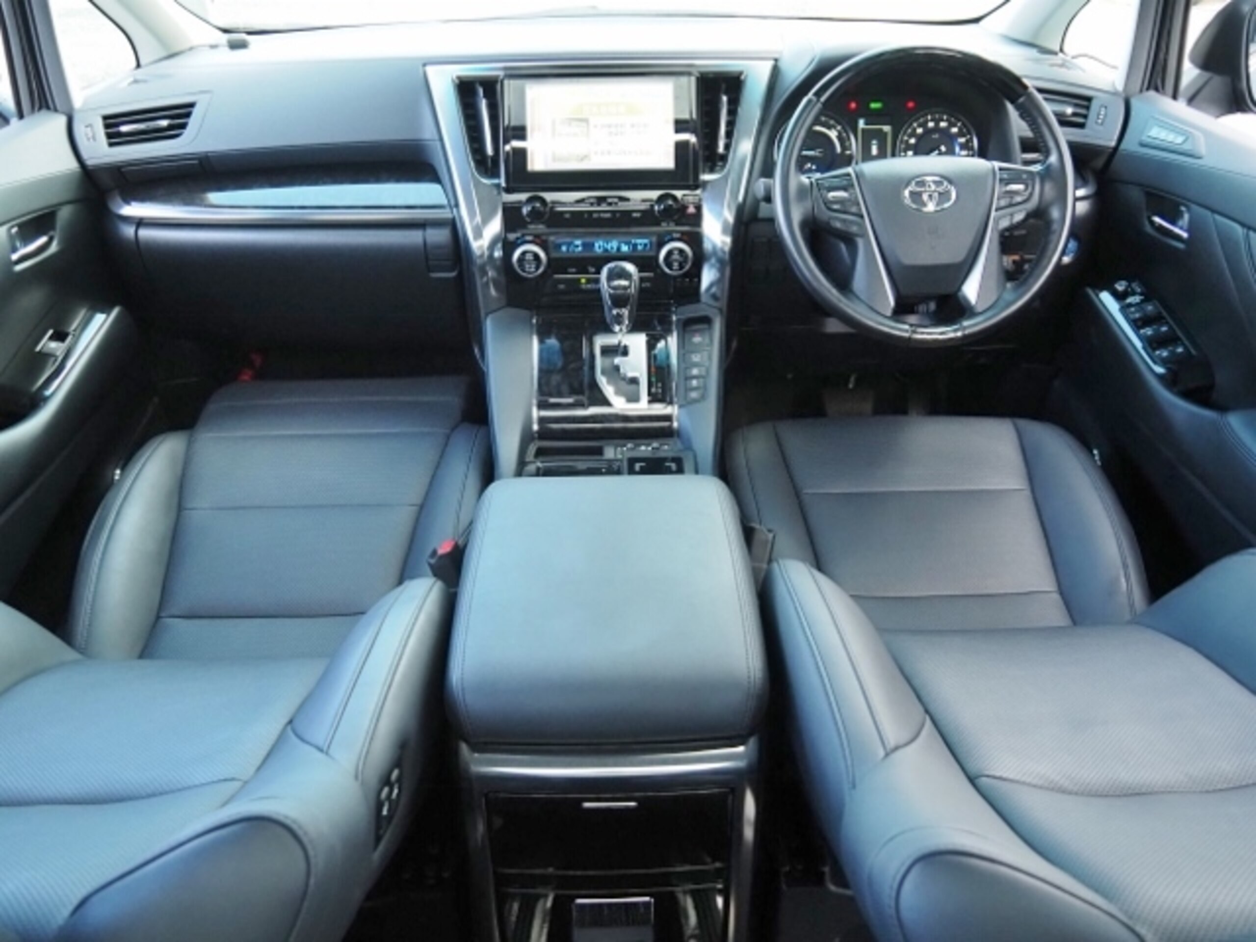 Toyota Alphard Hybrid 2.5 SR C Package E-Four 4WD — photo 8