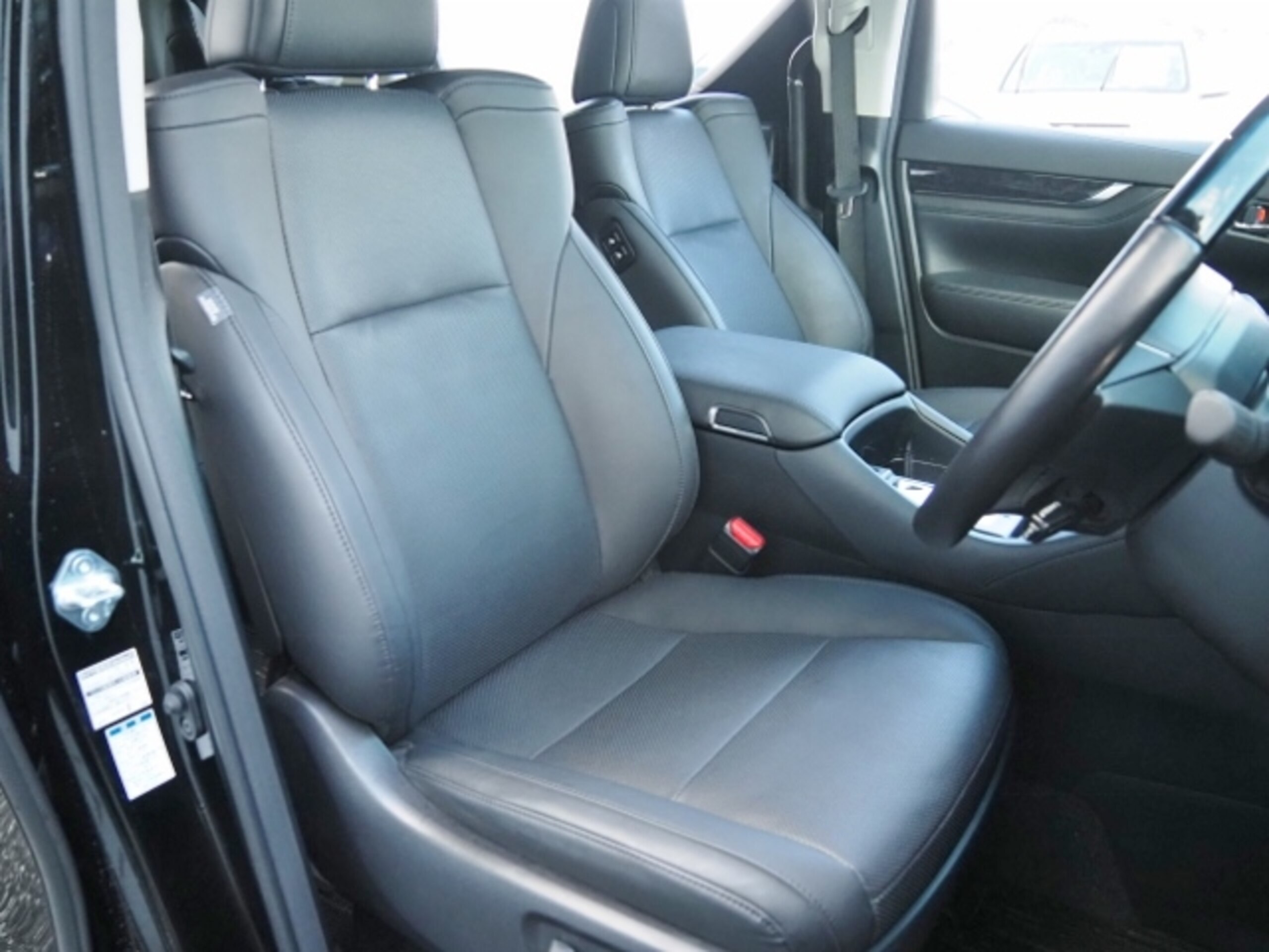 Toyota Alphard Hybrid 2.5 SR C Package E-Four 4WD — photo 9