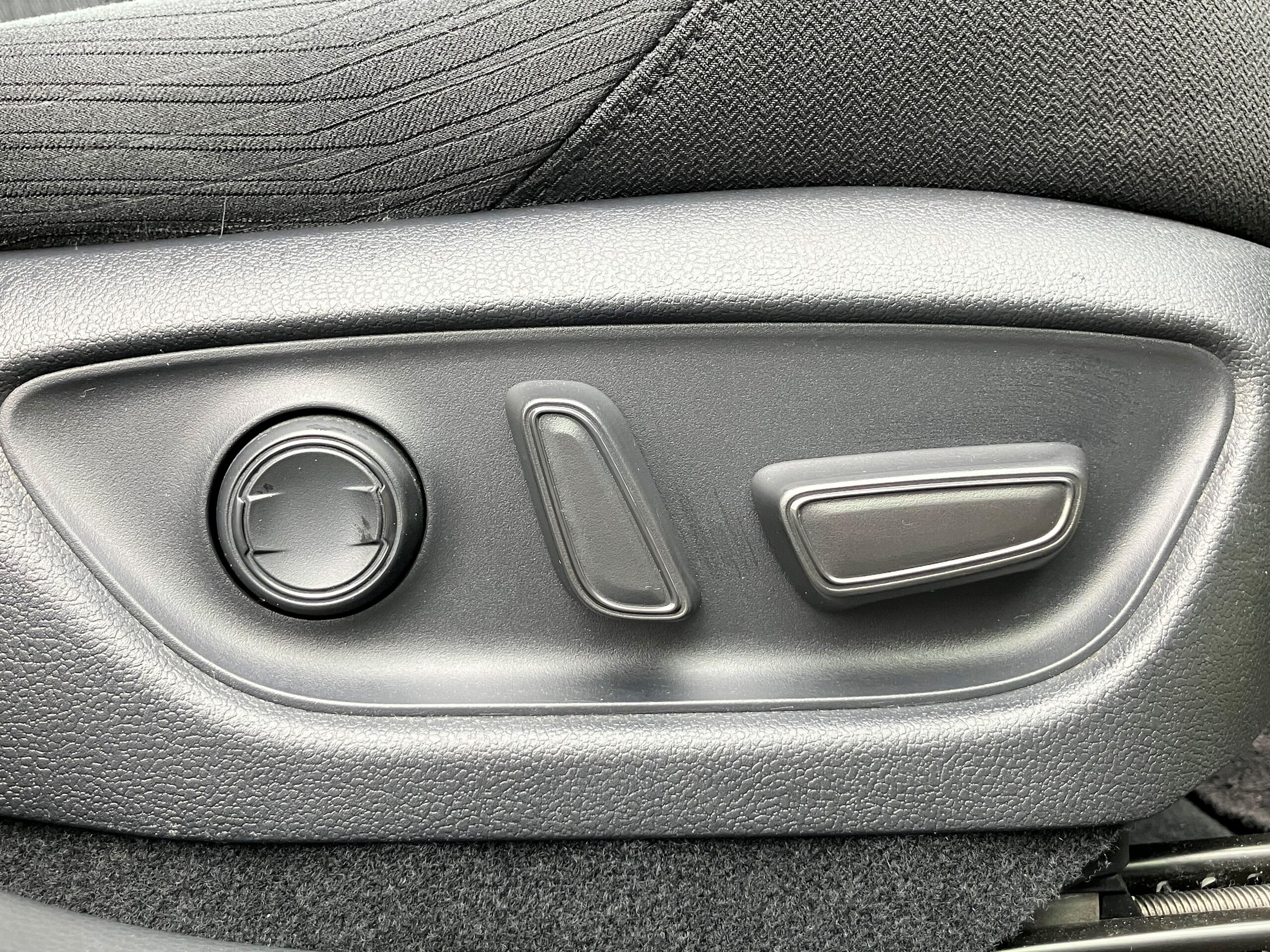 Toyota Crown Hybrid 2.5 G — photo 8