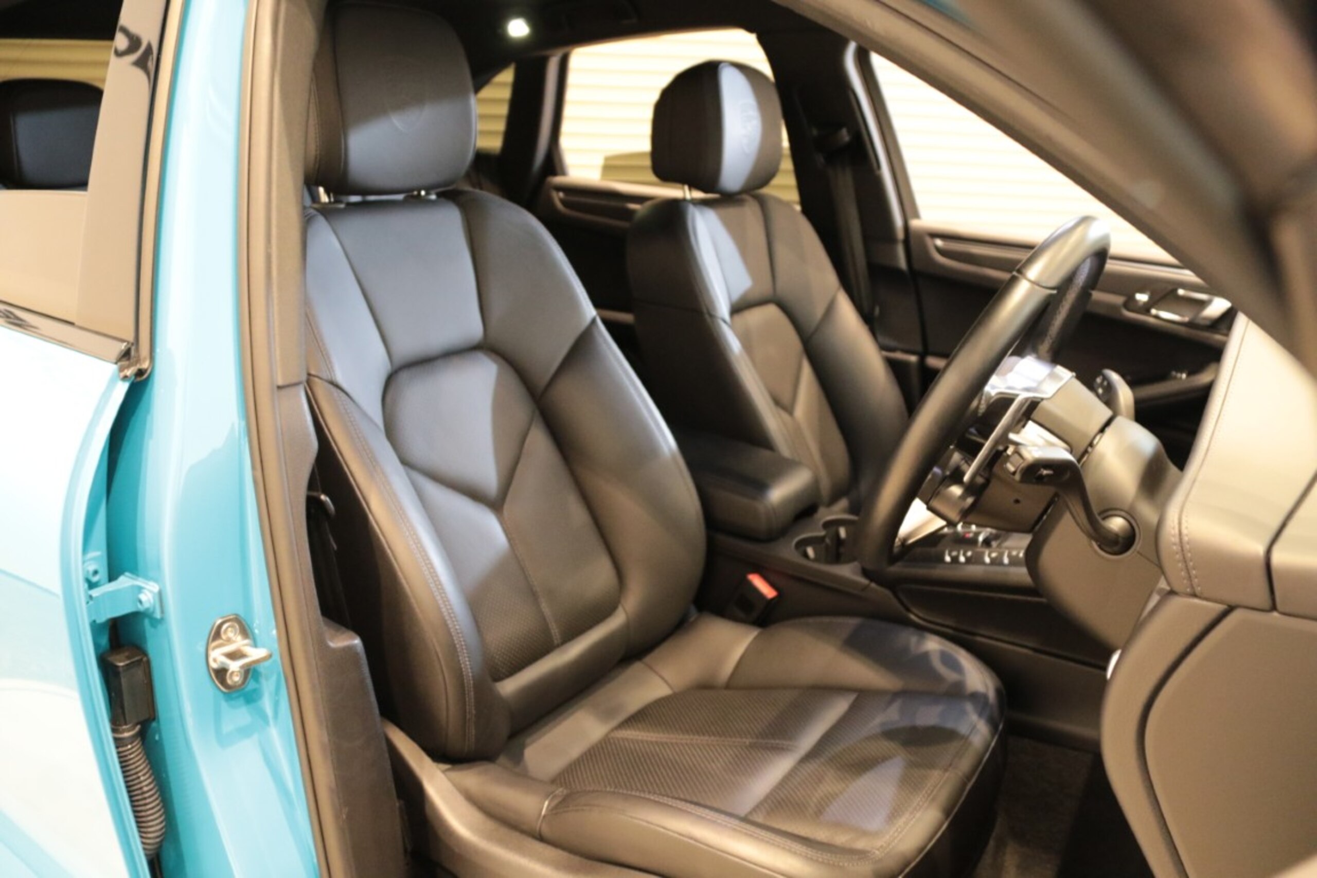 Porsche Macan PDK 4WD Sport Chrono Package Sport Design Package BOSE Sound Surround View System ACC Genuine 20-inch AW Entry Drive (Miami Blue) — photo 7