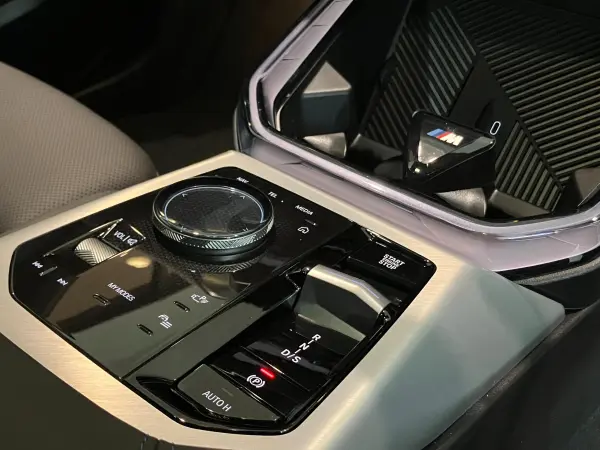 BMW X3 20d xDrive M Sport Diesel Turbo 4WD Certified Used Car with Panoramic Sunroof, Paddle Shifters, Variable Sport Steering, Comfort Access, BMW Iconic Glow Exterior Package, Driving Assistant Pro (Brooklyn Grey Metallic) — photo 8