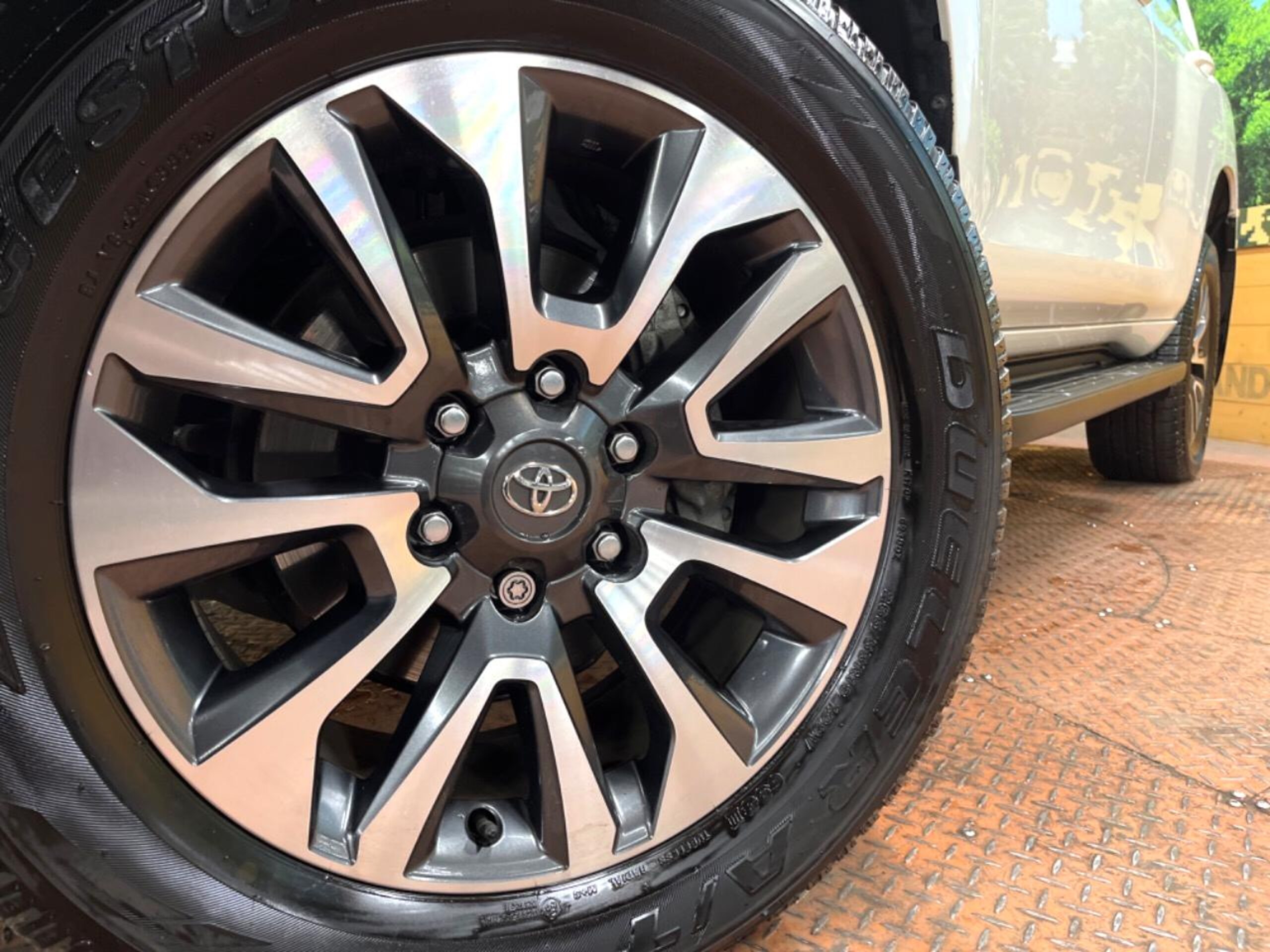 Toyota Land Cruiser Prado 2.8 TX L Package Diesel Turbo 4WD — photo 9