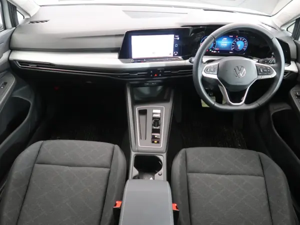 2023 Volkswagen Golf — photo 2