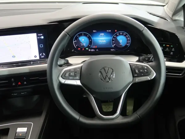 2023 Volkswagen Golf — photo 3