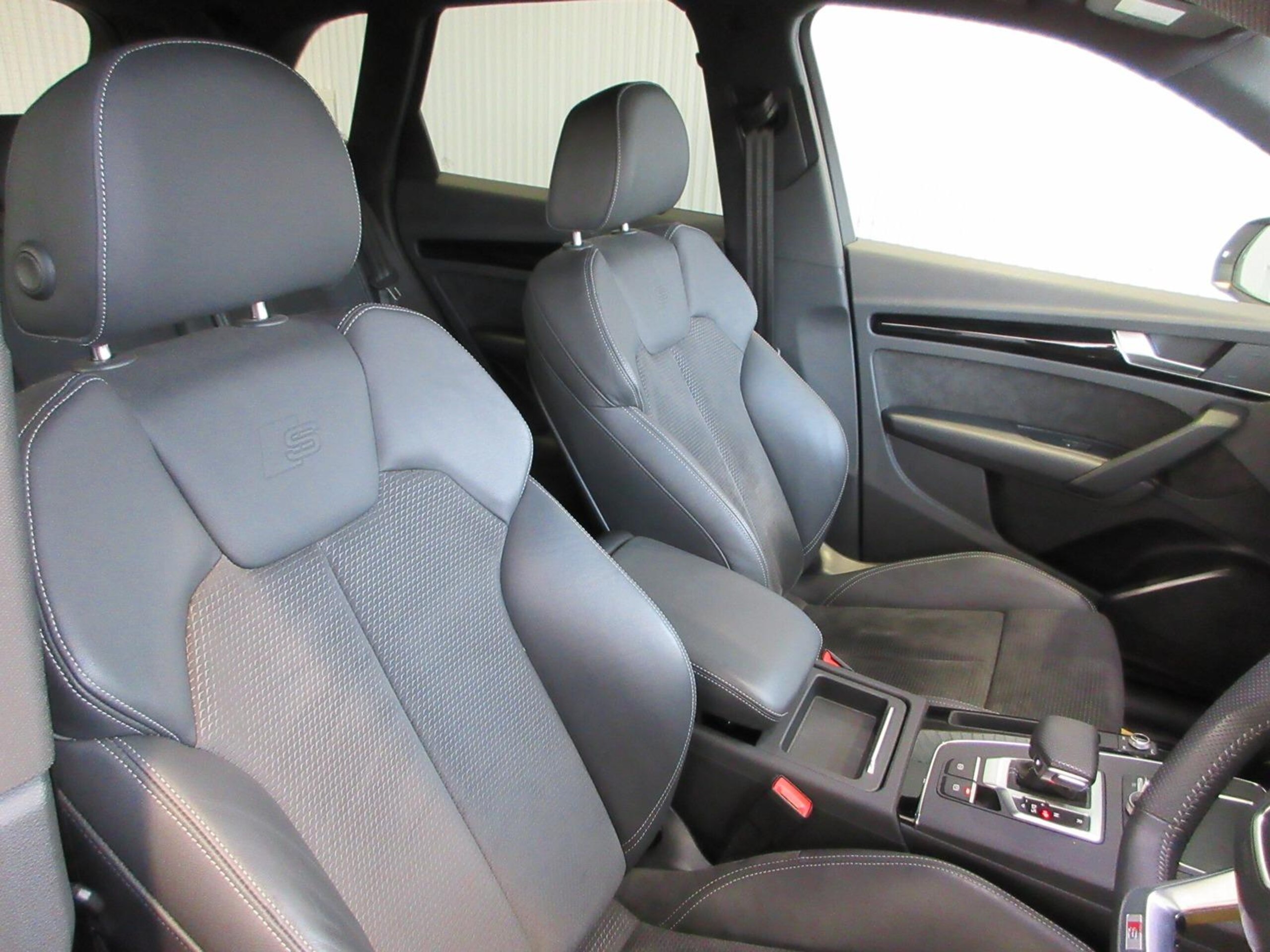 Audi Q5 40 TDI Quattro Sport S Line Package — photo 8