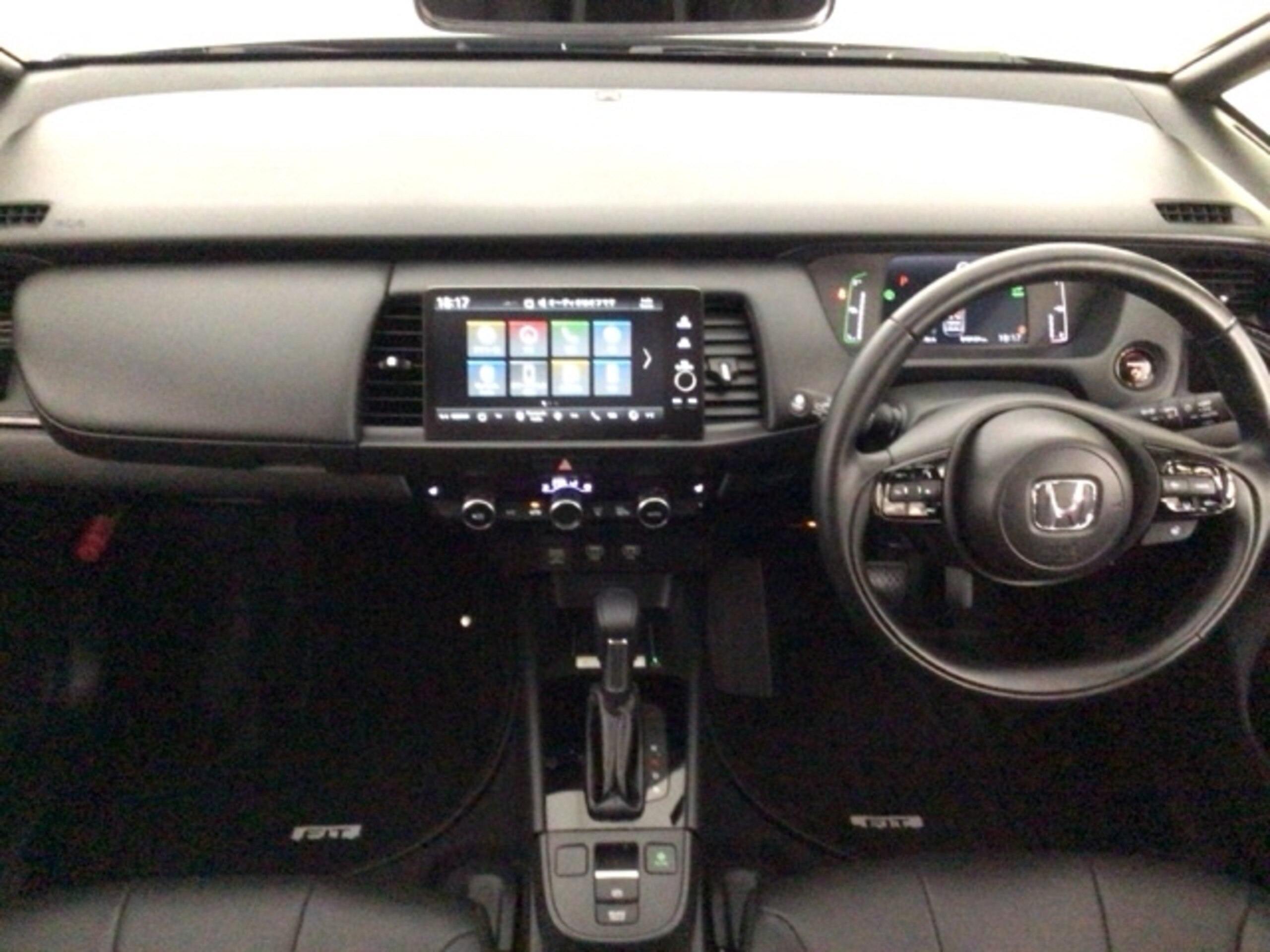 Honda Fit 1.5 e:HEV Luxe Demo Car — photo 7