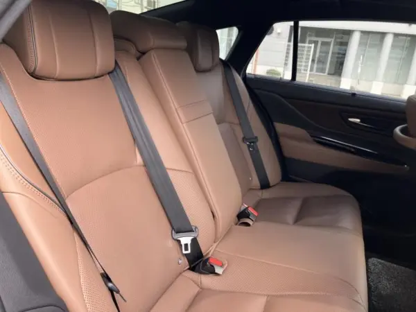 Toyota Crown 2.5 Z Hybrid Panoramic Roof/Display Audio+Nav 12.3-inch/Digital Inner Mirror/Toyota Safety Sense/Front Seat Heaters/Panoramic View Monitor/Lane Departure Prevention System (Precious Metal) — photo 8