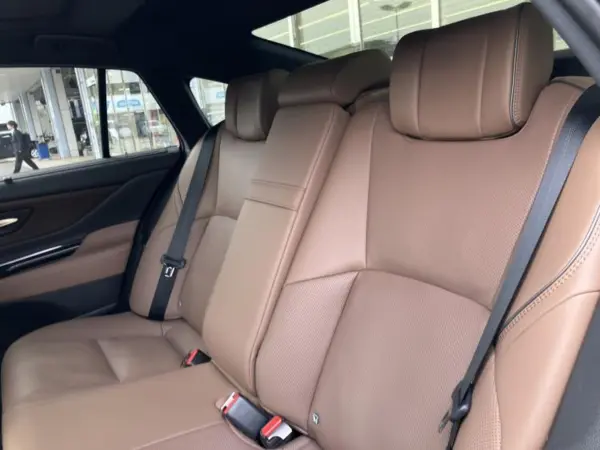 Toyota Crown 2.5 Z Hybrid Panoramic Roof/Display Audio+Nav 12.3-inch/Digital Inner Mirror/Toyota Safety Sense/Front Seat Heaters/Panoramic View Monitor/Lane Departure Prevention System (Precious Metal) — photo 9