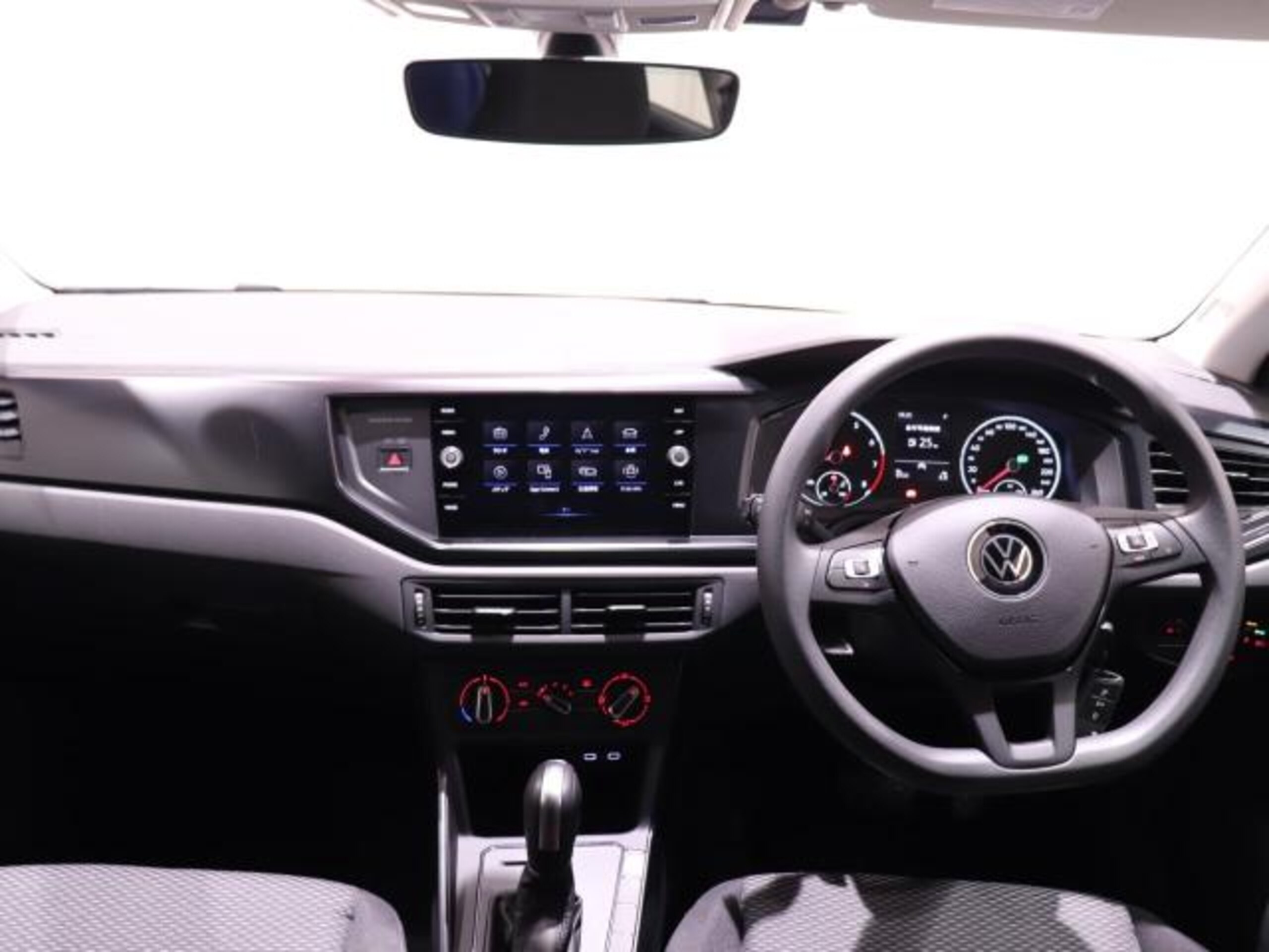 2021 Volkswagen Polo — photo 2